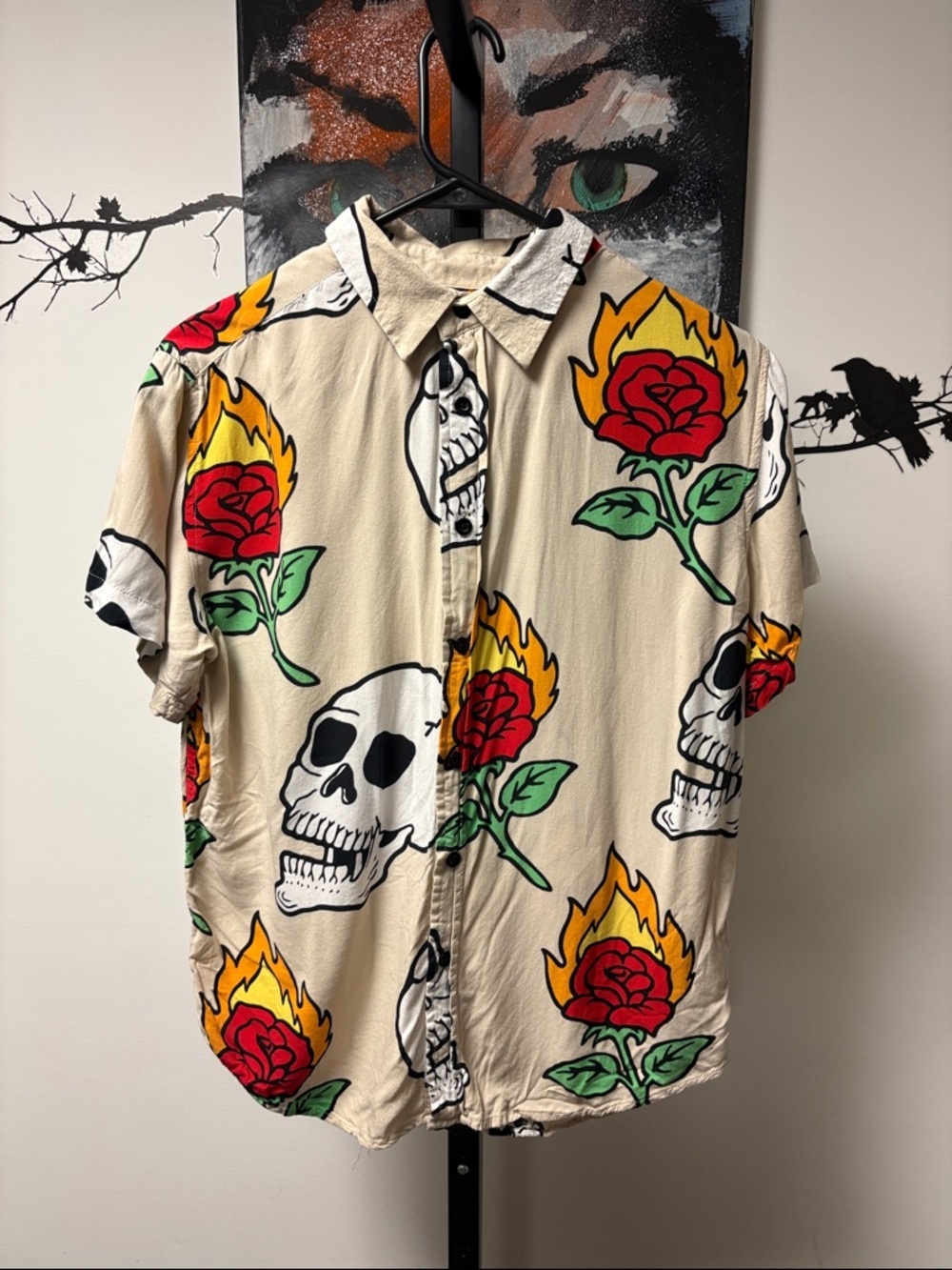 Eighty Eight Beige Floral Skull Short-Sleeve Button-Up Shirt Size Medium